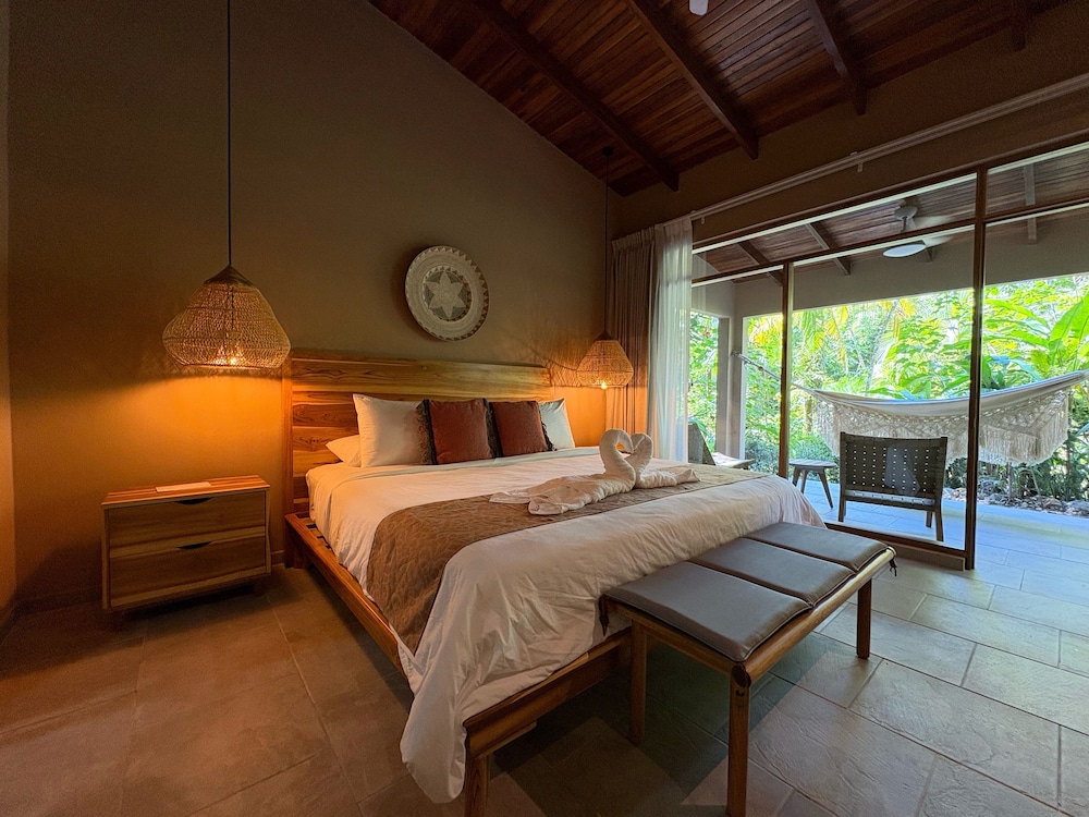 The Falls Resort at Manuel Antonio 25/70