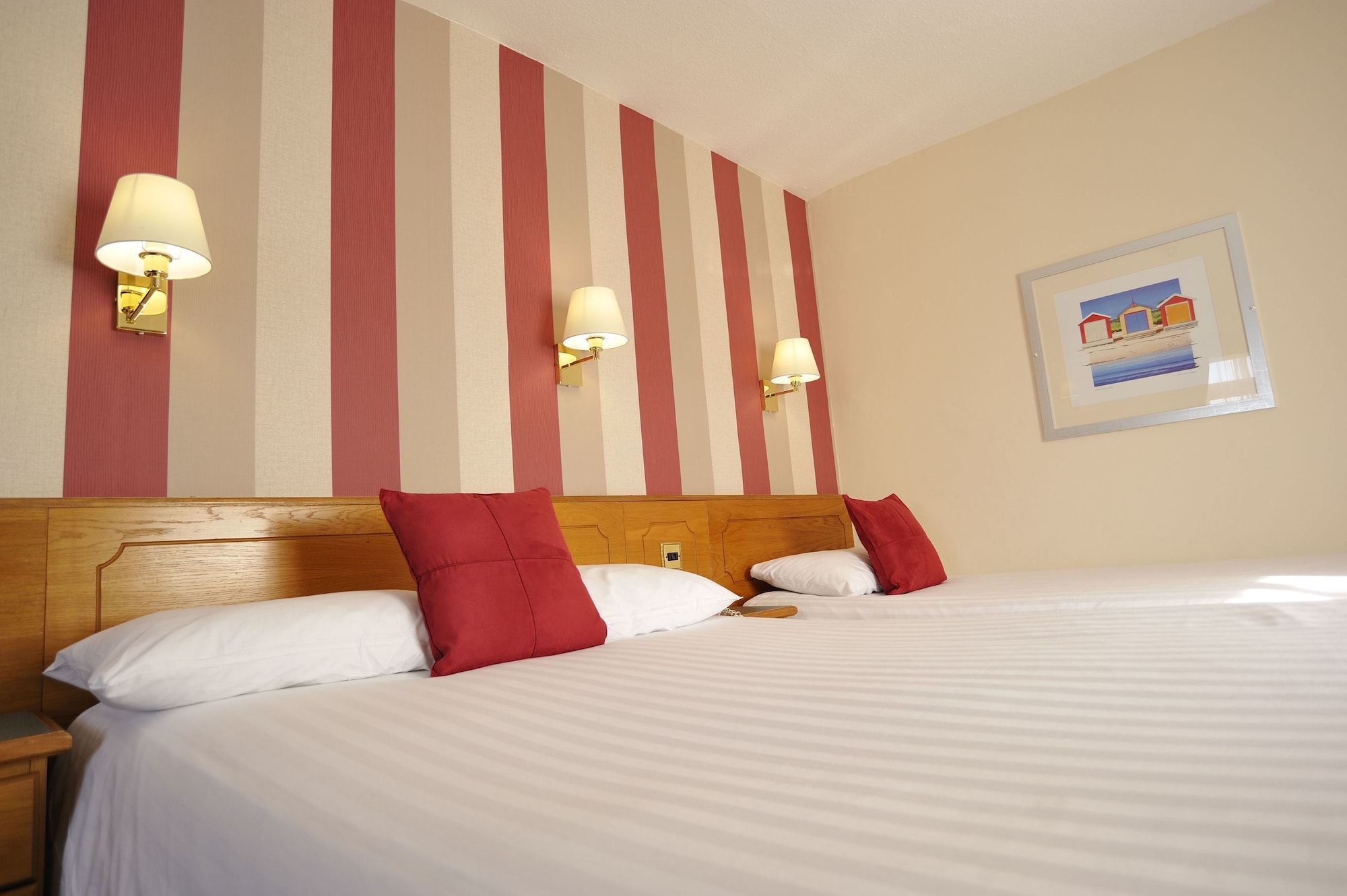 ROOM, DOUBLE OR TWIN BED