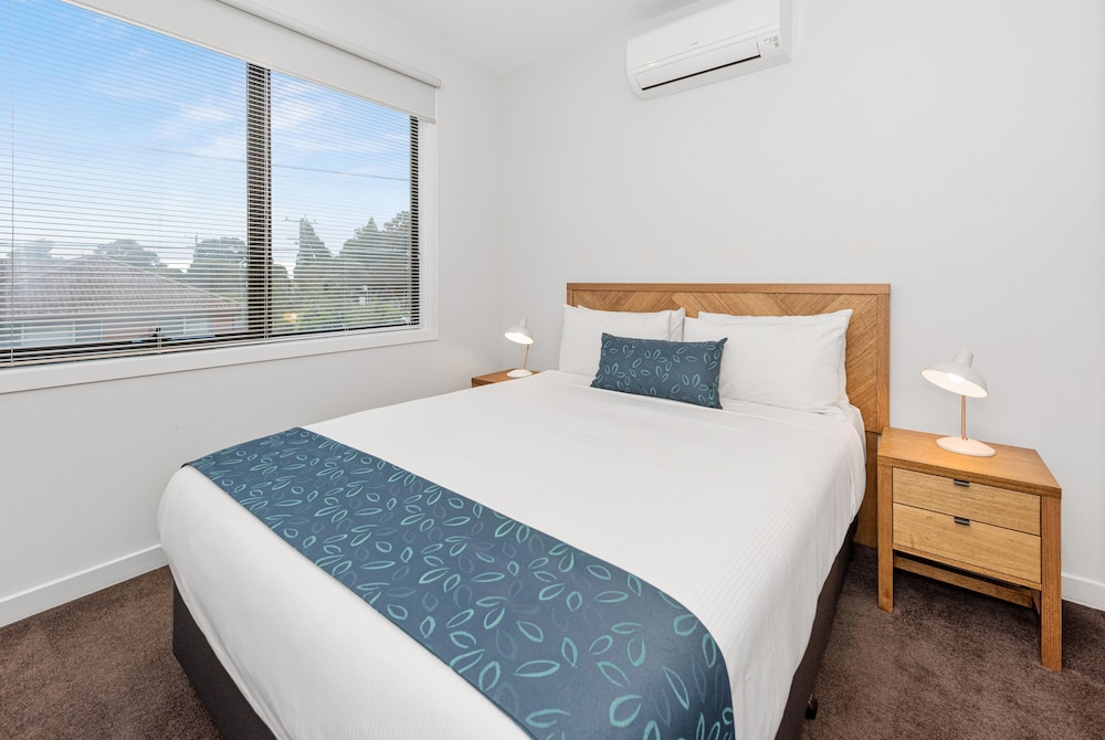 Fawkner Suites Serviced Apartments 18/64