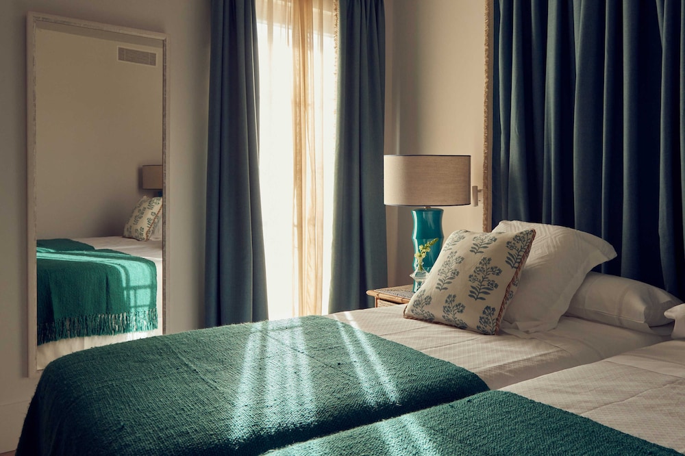 Cristine Bedfor Mahon Boutique Hotel 27/60