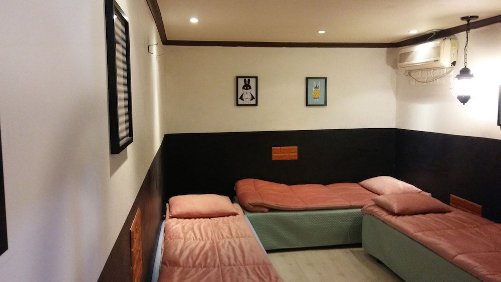 Oppa Hostel 30/50