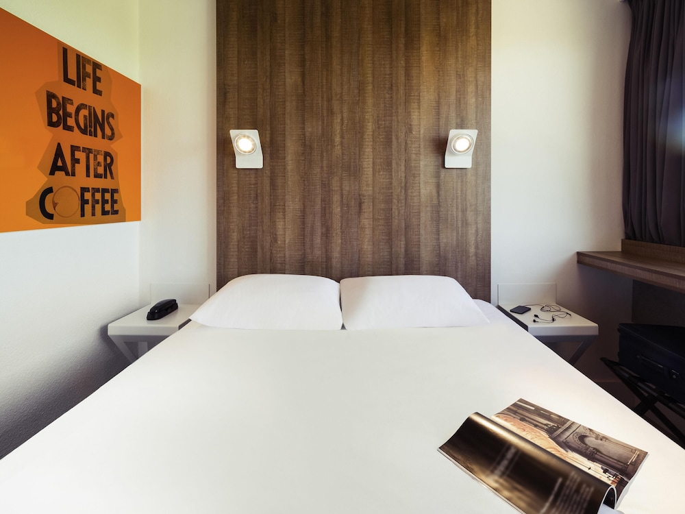 Hotel Ibis Styles Niort Poitou Charentes 12/28