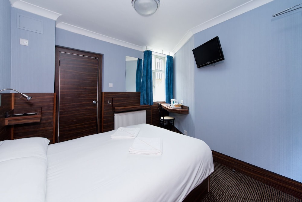 ROOM, DOUBLE BED