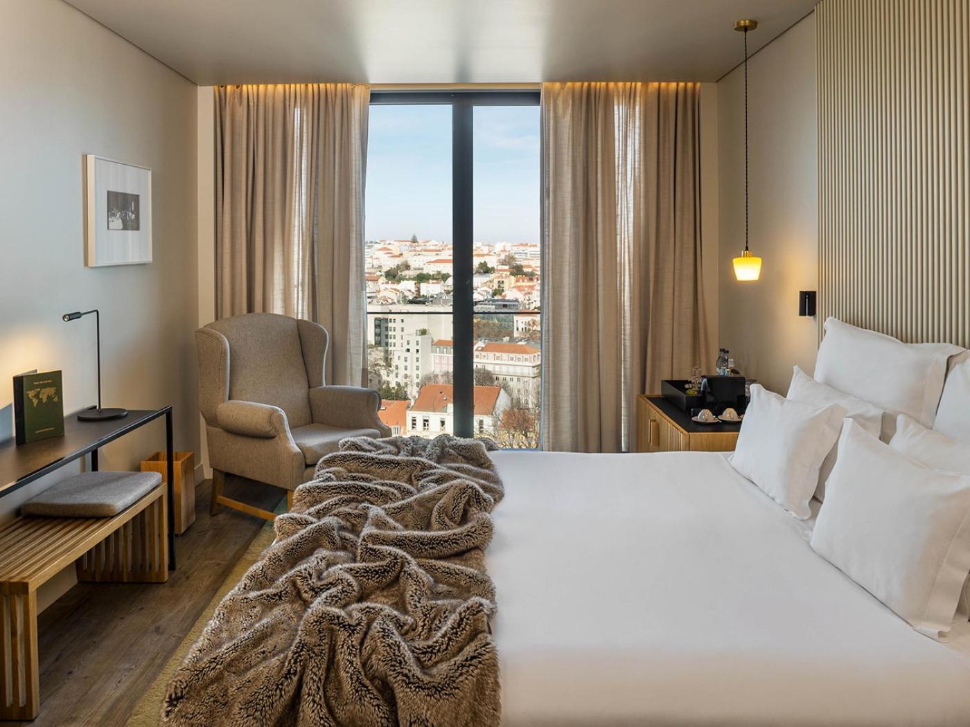 Superior, Double or Twin Bed, City View