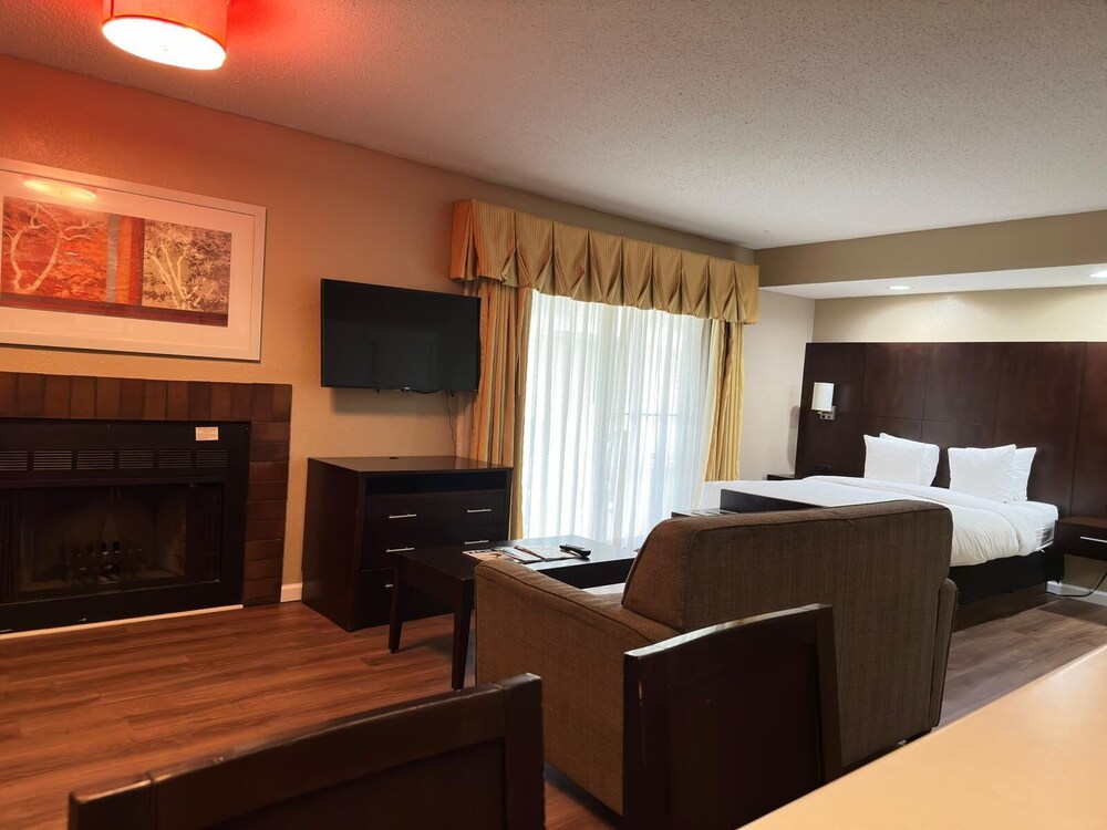 Studio, Suite, Queen Bed, Hawthorn Suites By Wyndham Wichita East 4/7