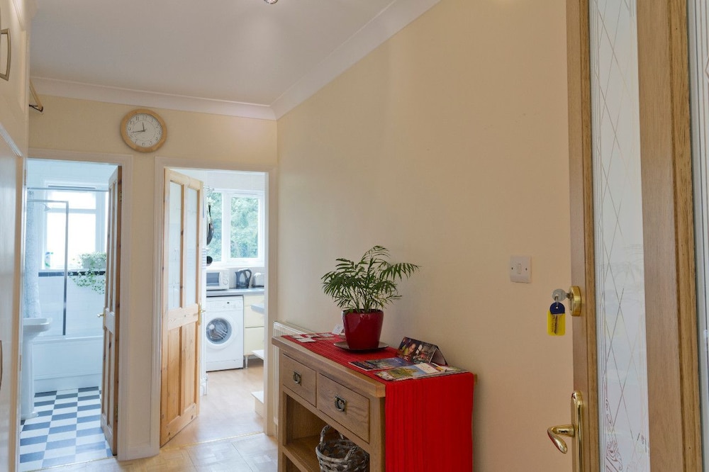 Poplar House Serviced Apartments 2/27