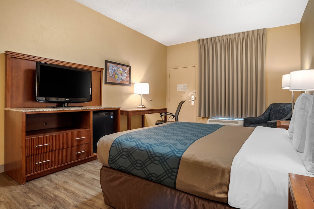 Econo Lodge Inn & Suites Foley-North Gulf Shores 18/40
