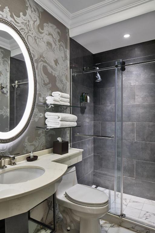 1 Bedroom, Grand, Suite, King Bed, Parlor