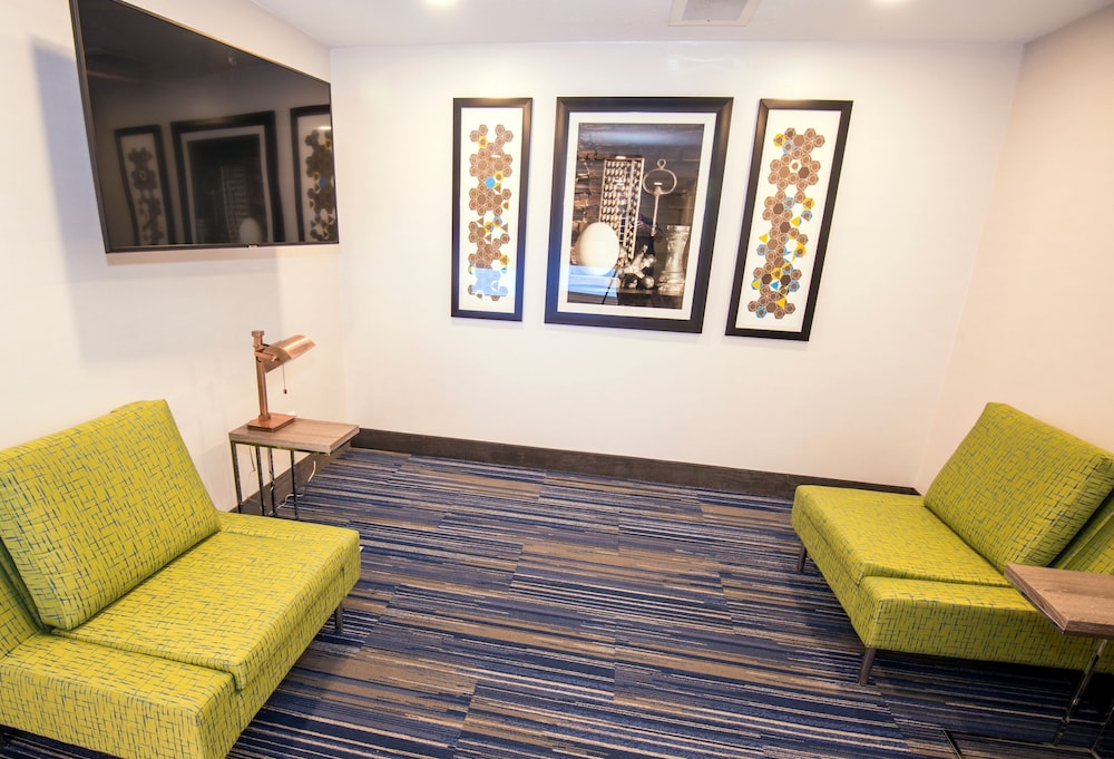 Holiday Inn Express Hotel Suites Hinton 37/57