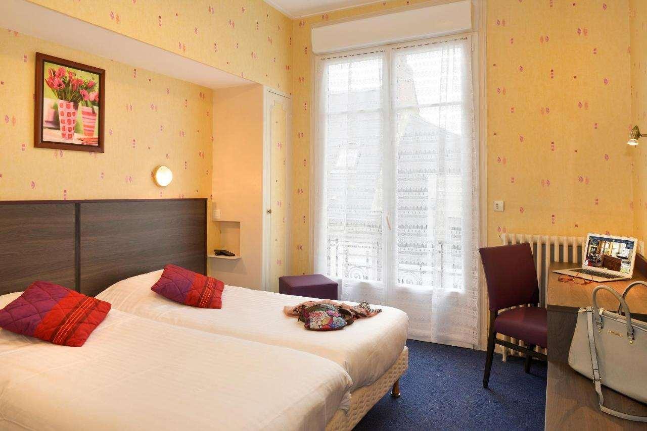 HÔTEL DES CHÂTEAUX DE LA LOIRE 25/50