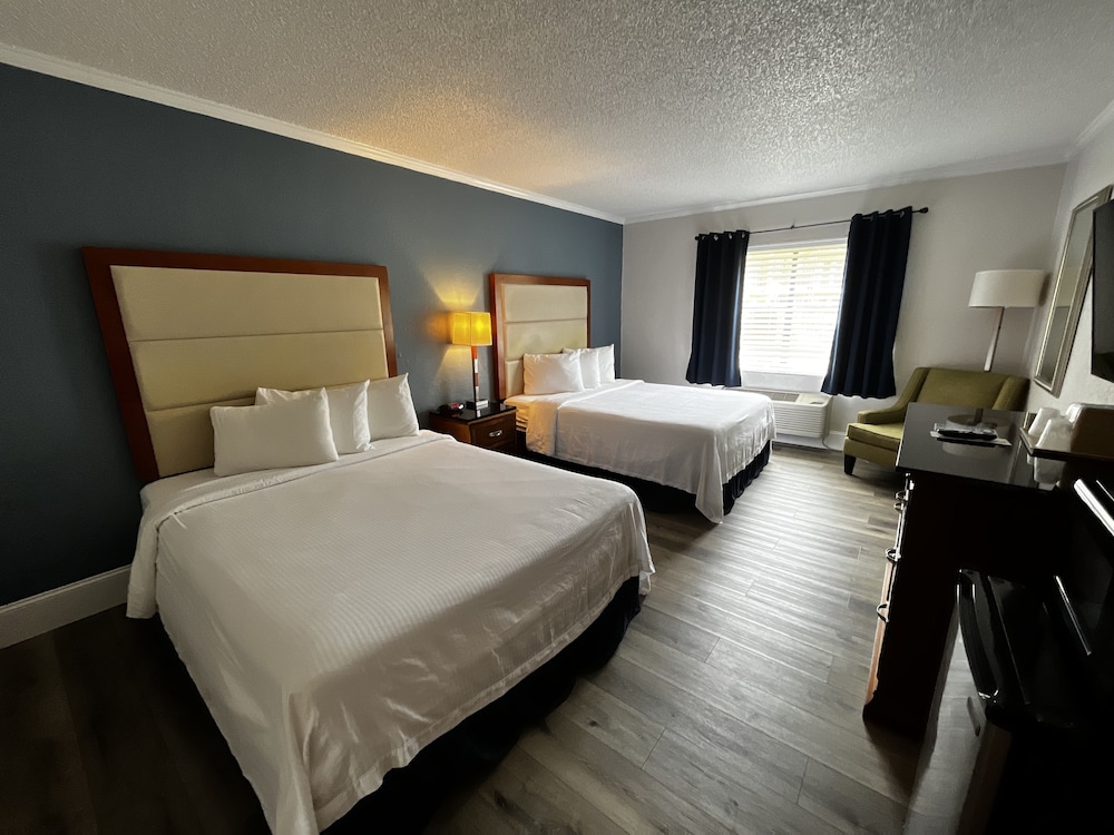 At Home Inn And Suites Pensacola 14/80