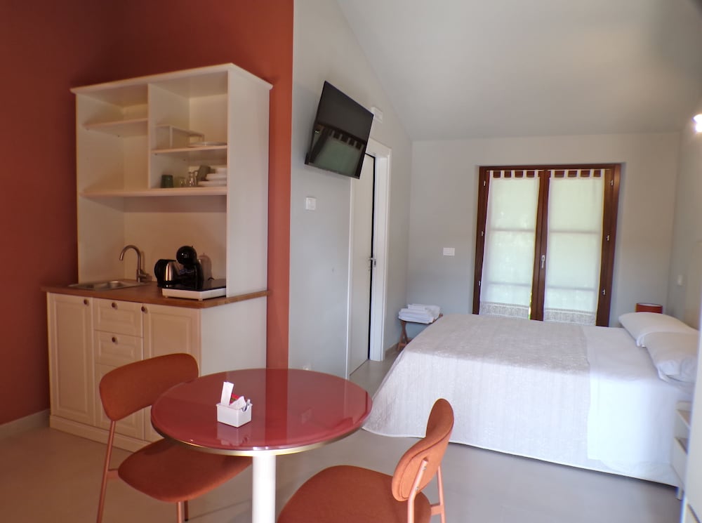 Comfort, Studio, Queen Bed