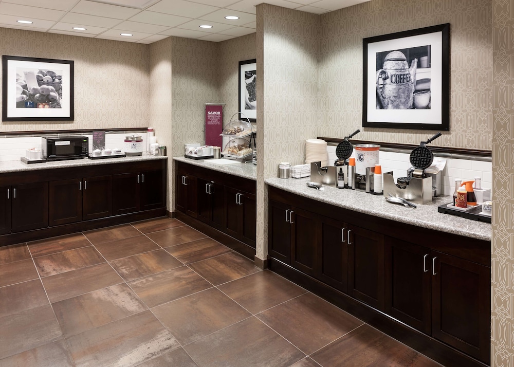 Hampton Inn Suites By Hilton Omaha Downtown 36/46