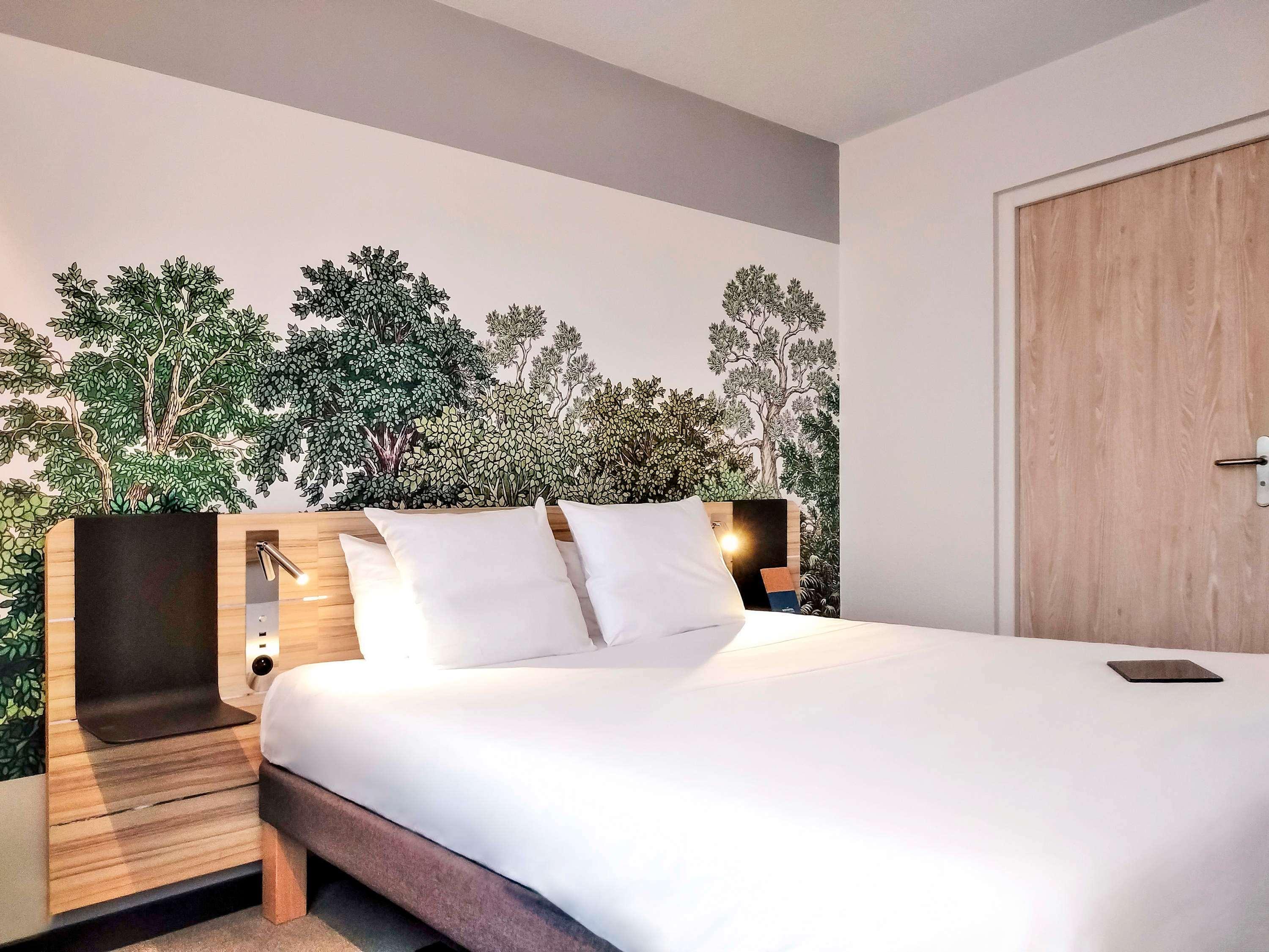 SUPERIOR, SUITE, SINGLE, DOUBLE BED, SOFA