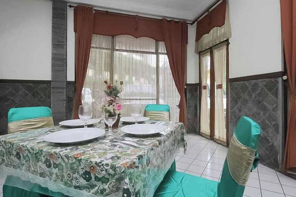 Hotel Lestari Near Lippo Plaza Mall Jember 36/36