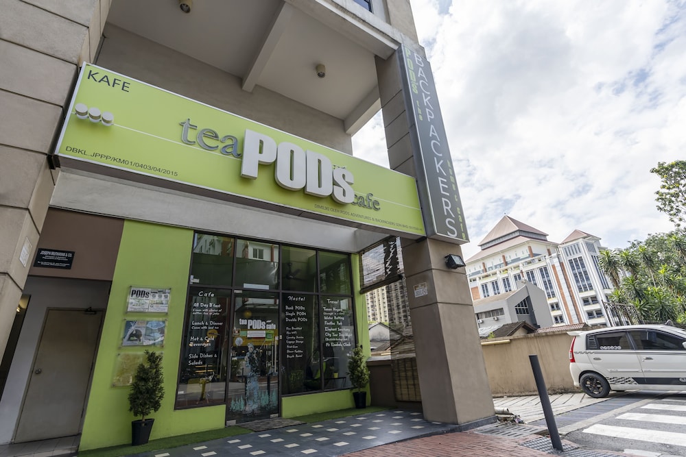 PODs The Backpackers Home & Cafe 2/50