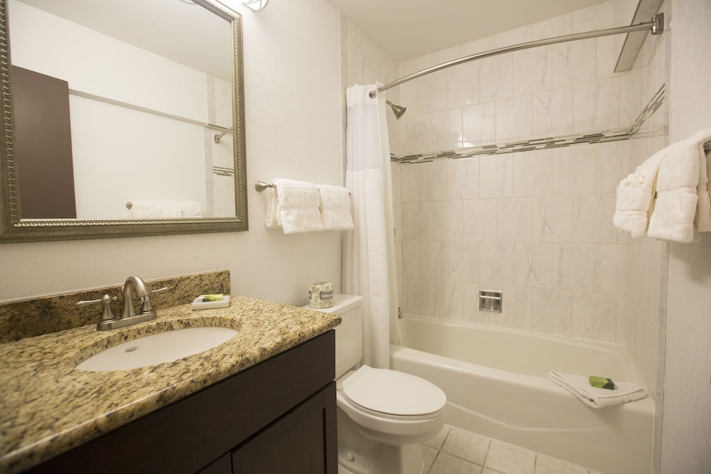 Ivy Court Inn And Suites 15/49