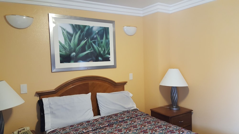 Flamingo Inn Long Beach 13/56