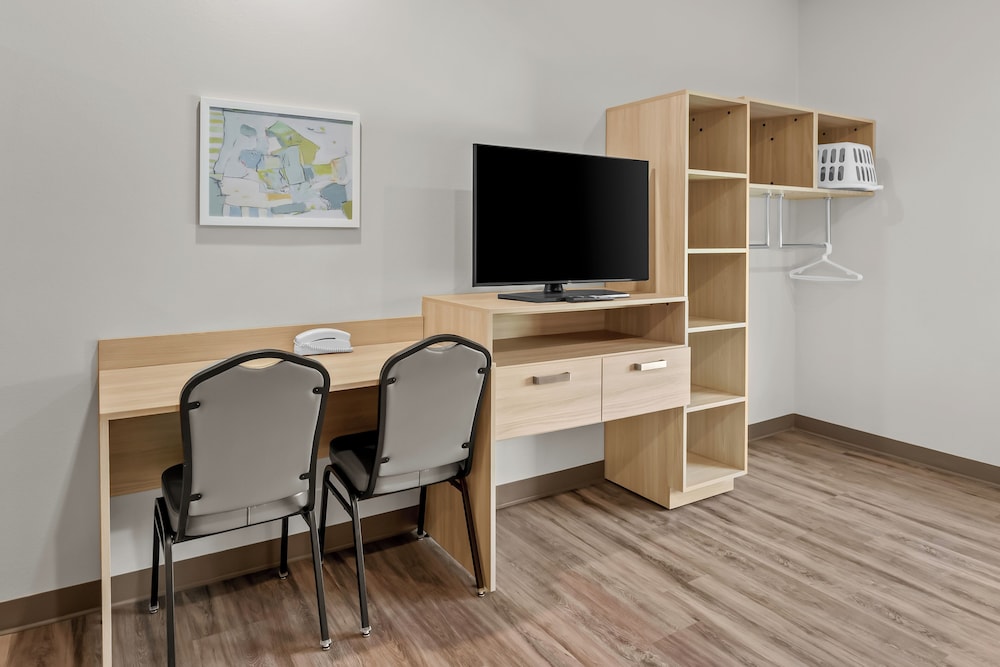 WoodSpring Suites Petersburg near Fort Lee 37/54
