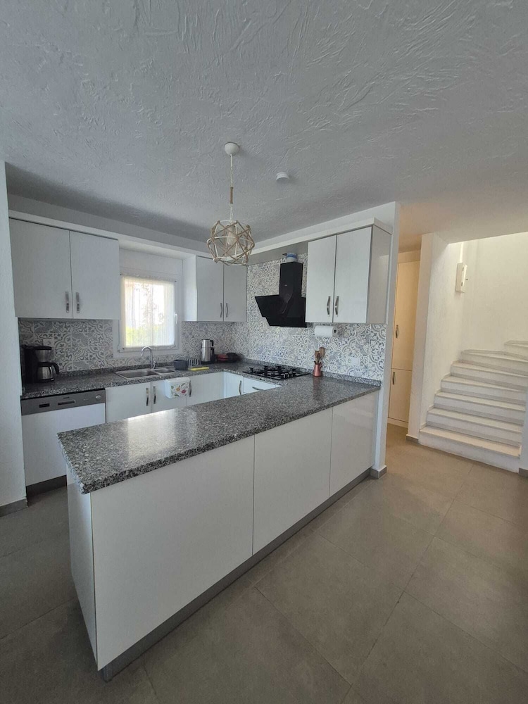 Ibak Sunny Houses 9/50
