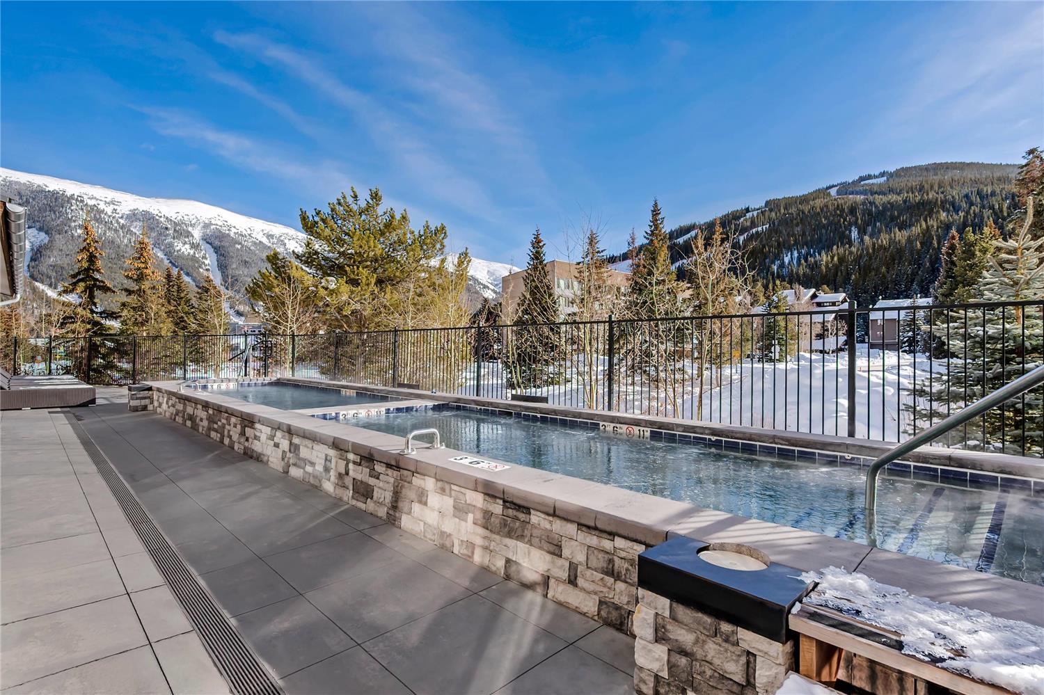 Cambria Hotel Copper Mountain 17/29