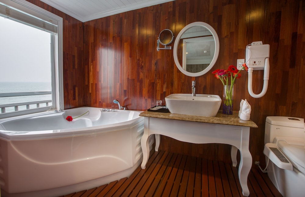 Signature Royal Halong Cruise 35/36