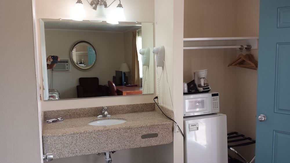 Executive Inn & Suites 4/33