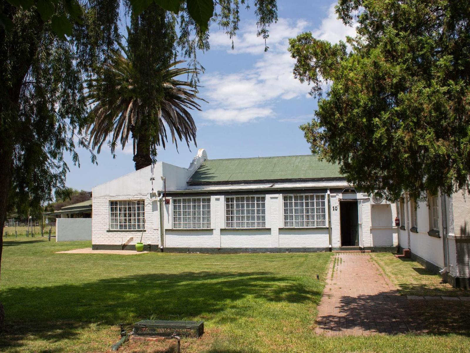 Newlands Country Lodge 13/16