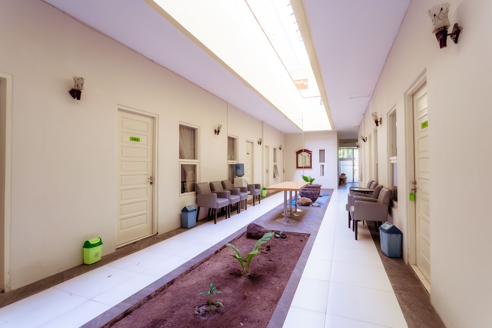 Ardhya Guest House 22/46