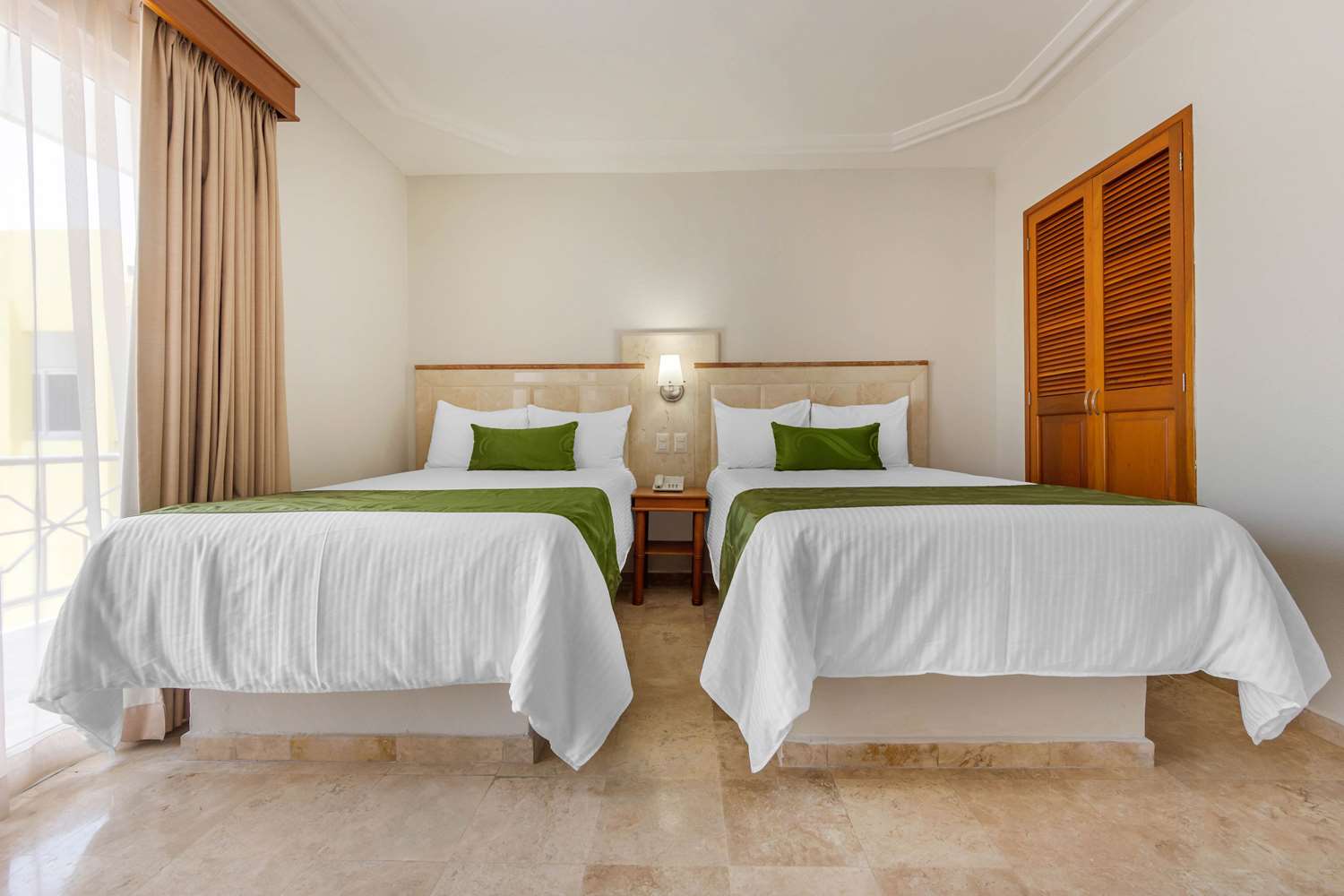 ROOM, 2 DOUBLE BEDS