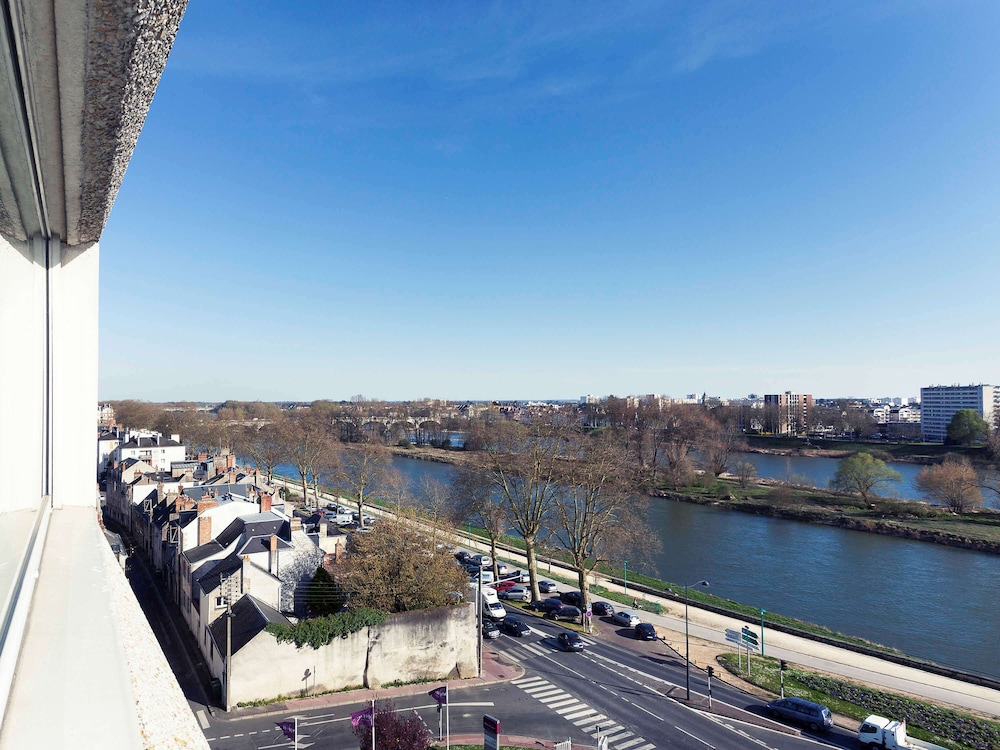 MERCURE ORLEANS CENTRE 24/62