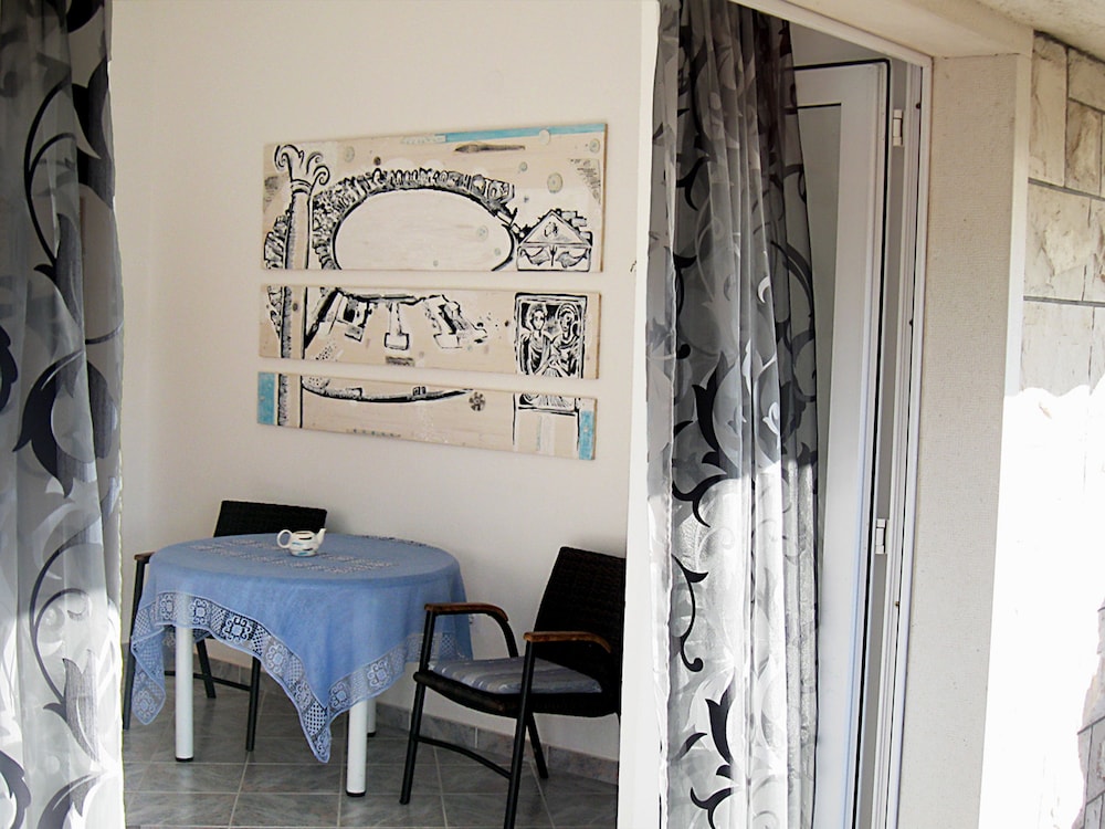 VILLA PAPE 12/50