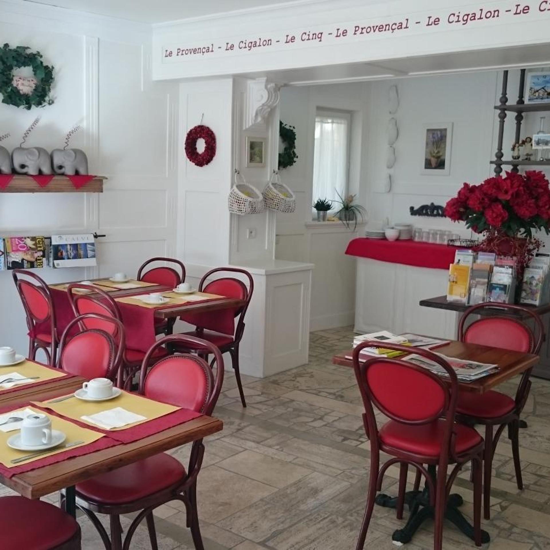 P'TIT DEJ-HOTEL MARTIGUES LE 5 28/57