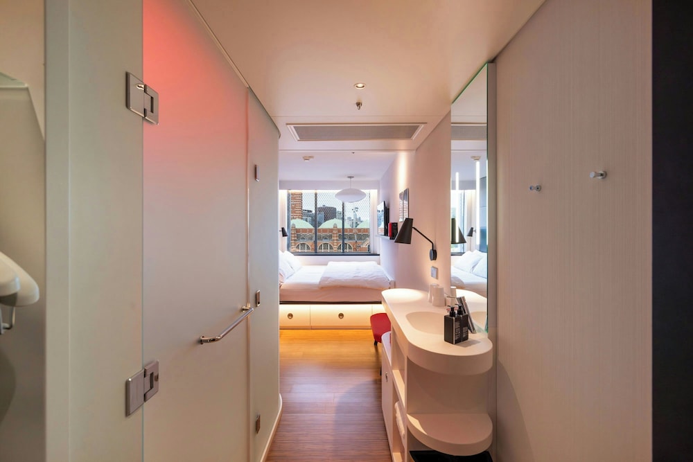غرفة بريميوم بسرير كينج بإطلالة، citizenM London Victoria Station 9/10