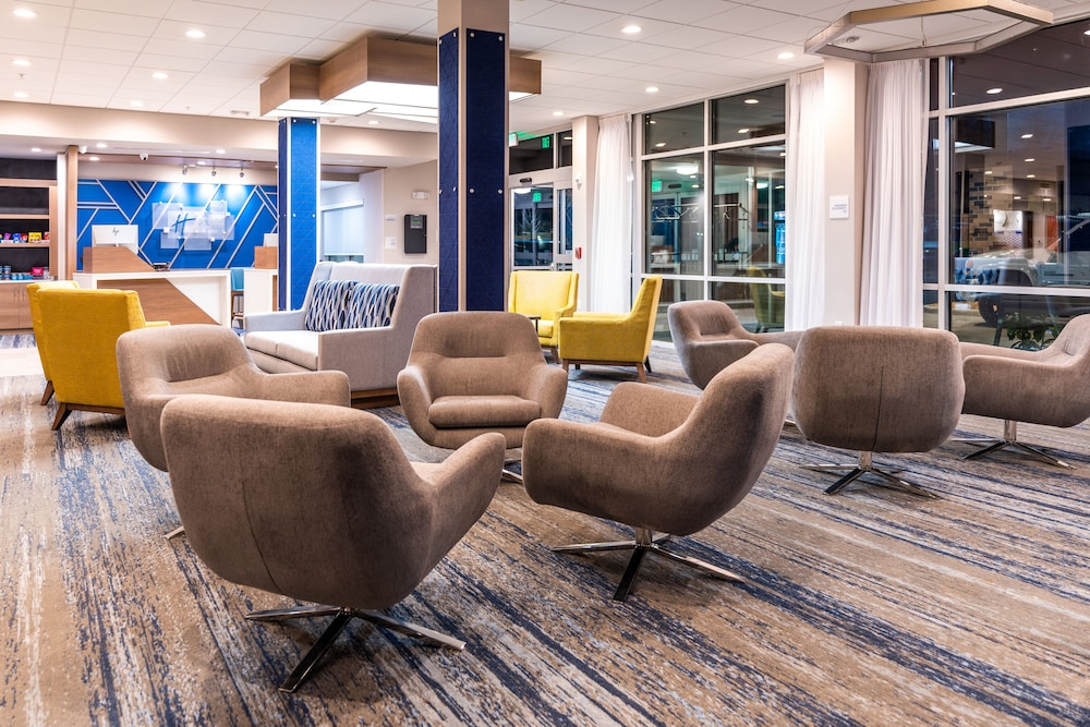 Holiday Inn Express & Suites Charlottesville - Monticello 50/65