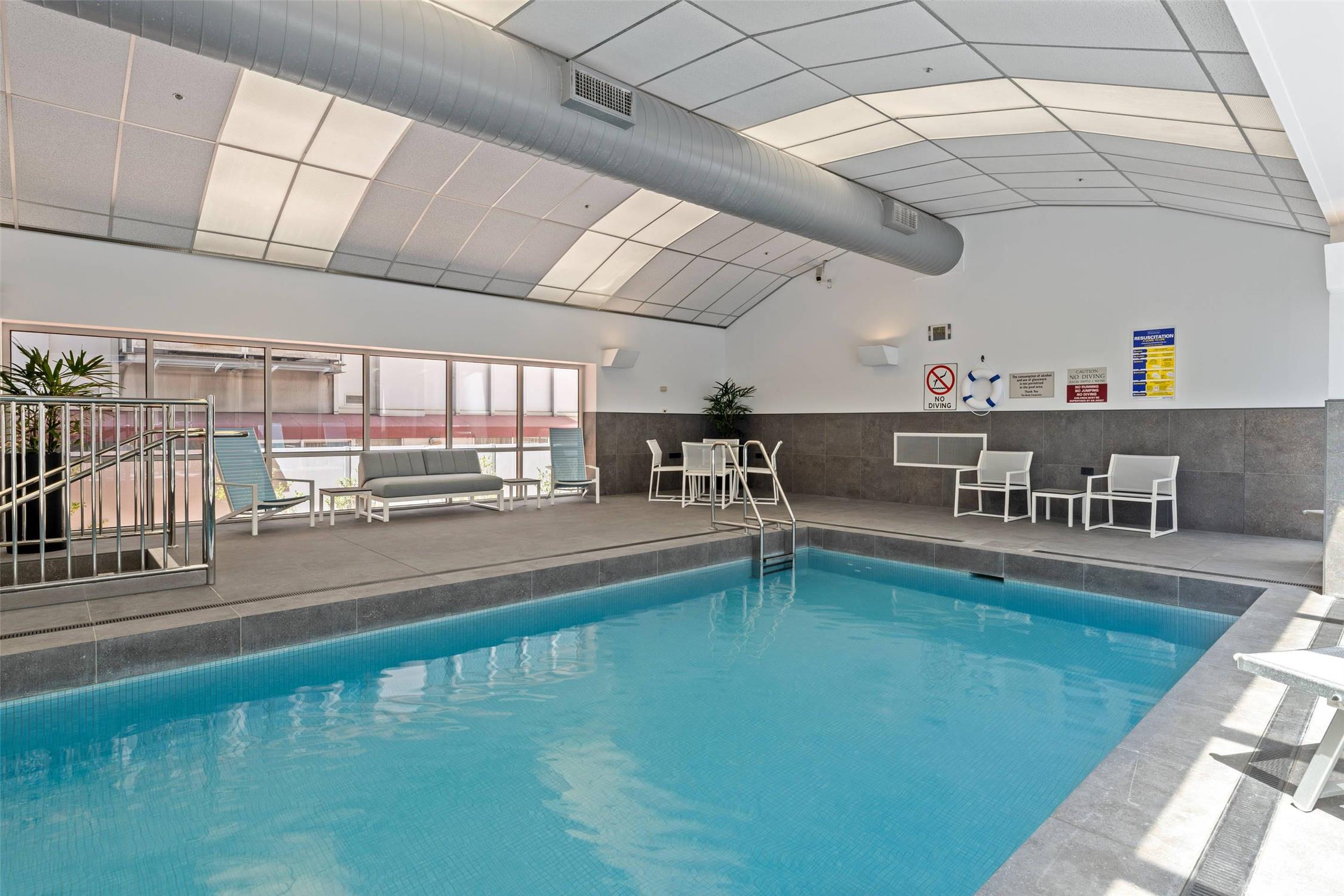 CLARION SUITES GATEWAY 28/44