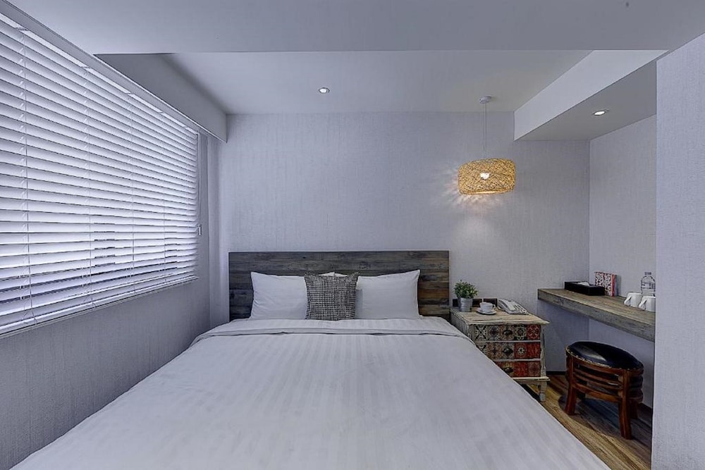 Lan Kwai Fong Garden Hotel 34/66