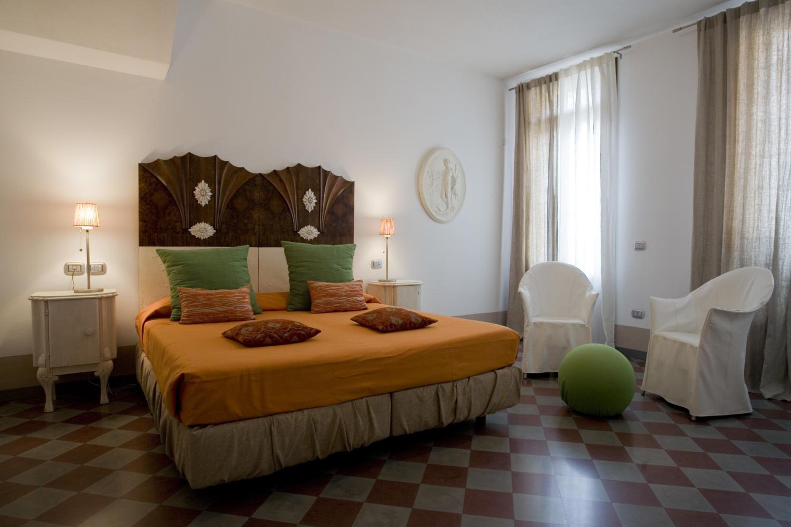 ROOM, TRIPLE
