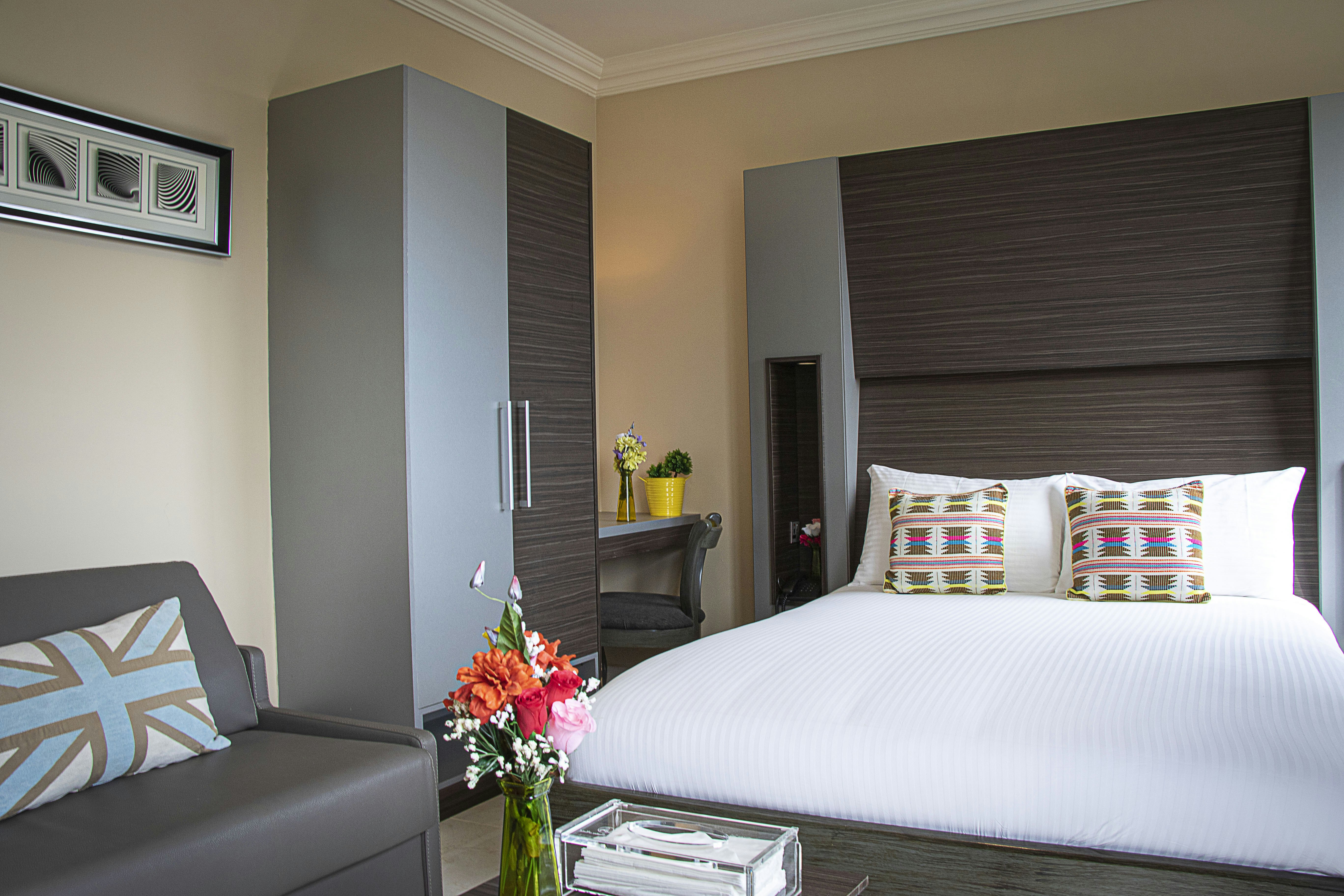 Home Suites Hotel 15/80