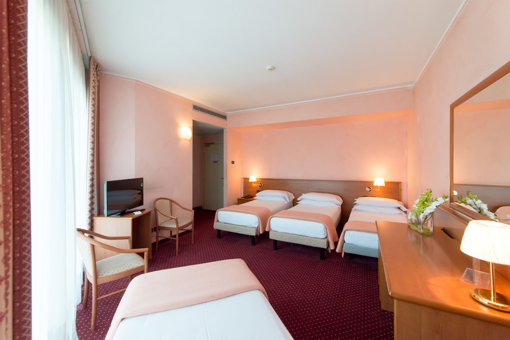 AIRPORT HOTEL BERGAMO 23/42