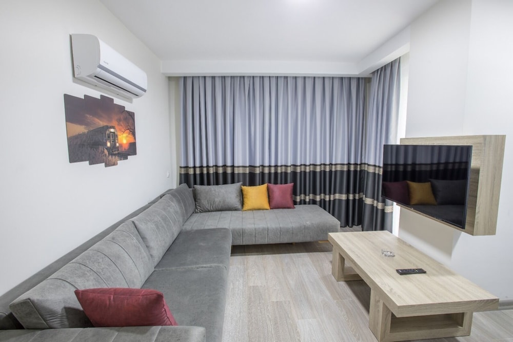 Elanis Suites 23/40
