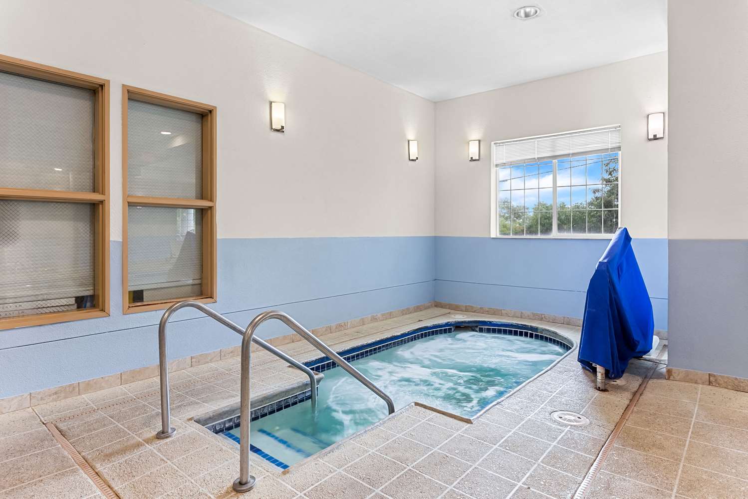 Comfort Suites Grayslake Near Libertyville North 17/25