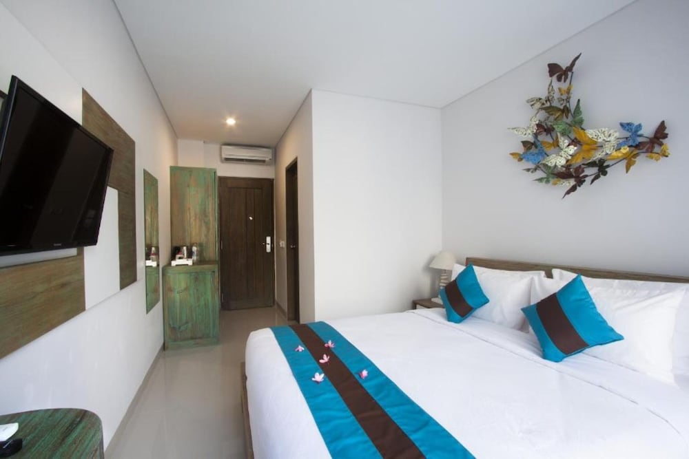 Hola Seminyak 12/50