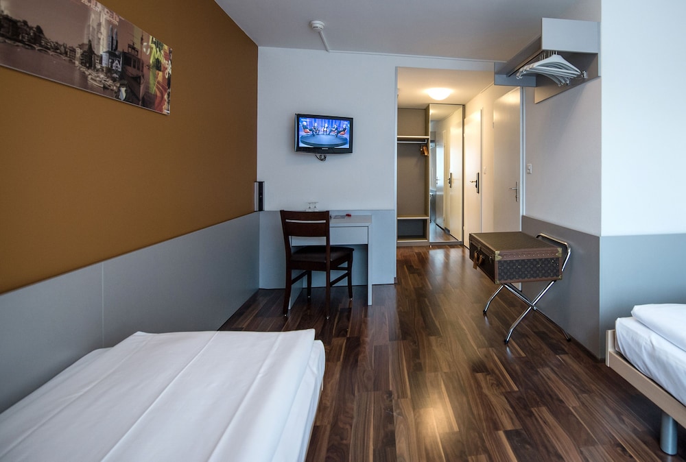 Alexander Guesthouse 44/54