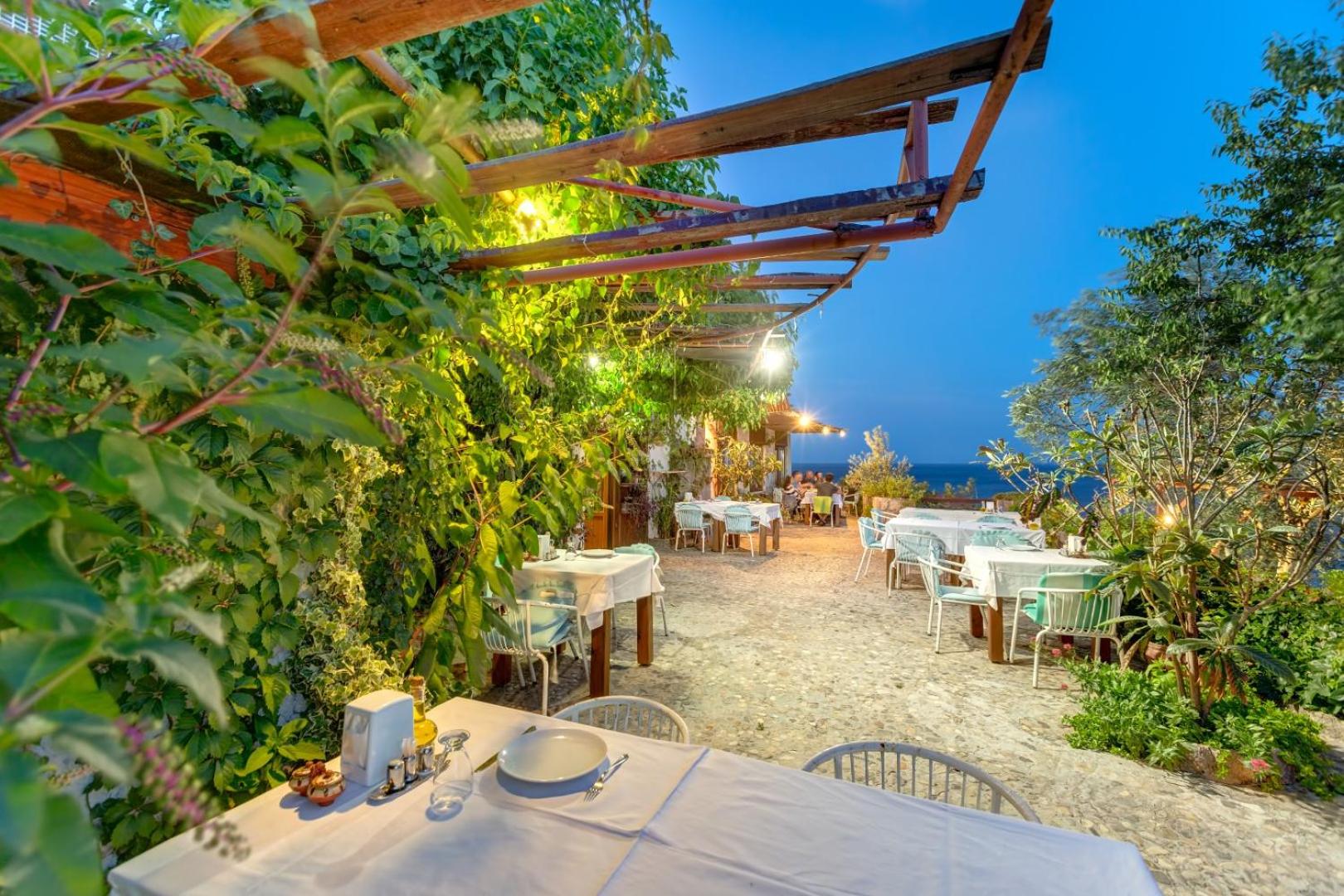 Assos Terrace Hotel 33/37