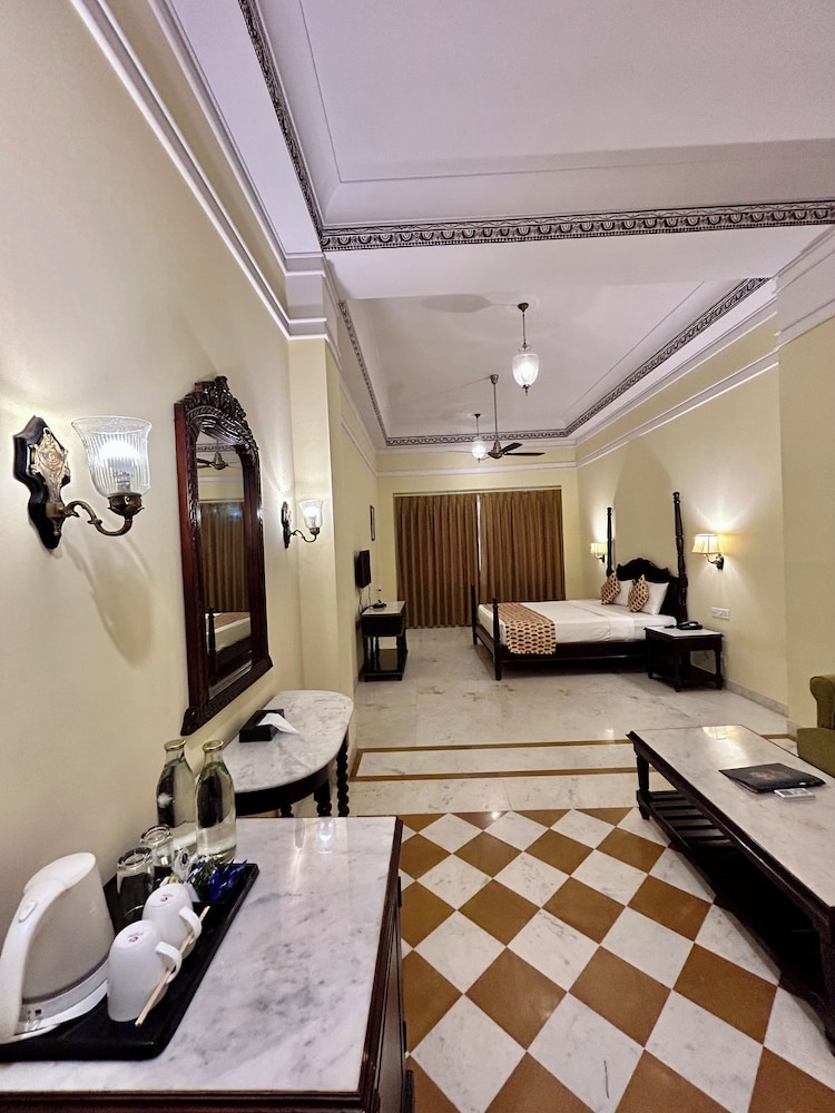Umaid Lake Palace 27/50