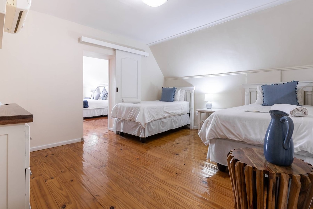 Oliver's Bed and Breakfast 11/49