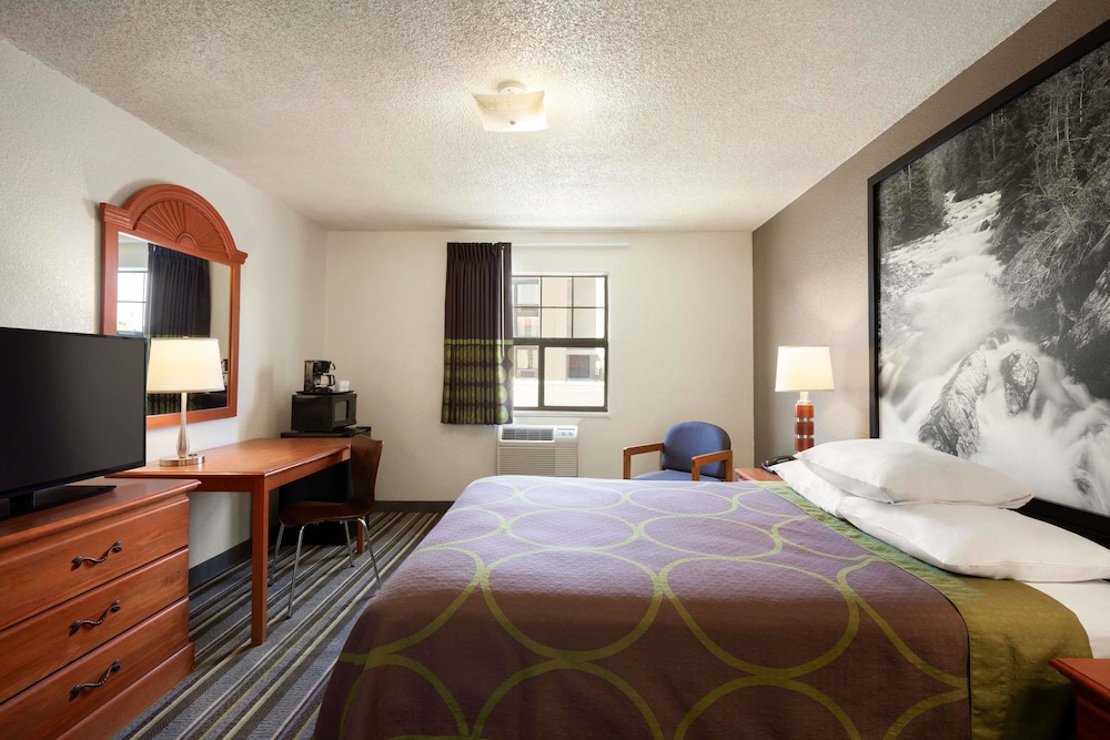 Super 8 by Wyndham Colorado Springs/Afa Area 5/19