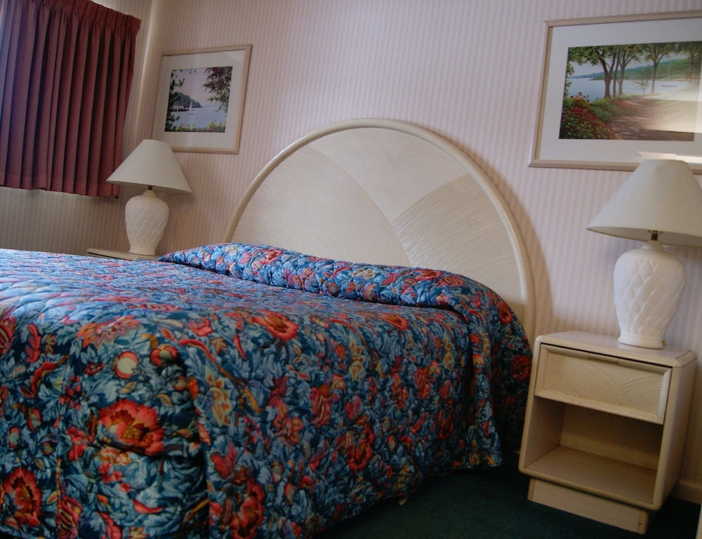 Meadow Court Inn 12/52