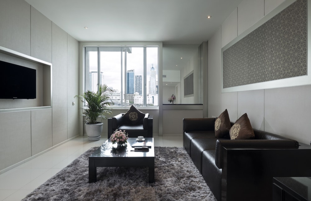 Mandarin Hotel Managed By Centre Point 60/71